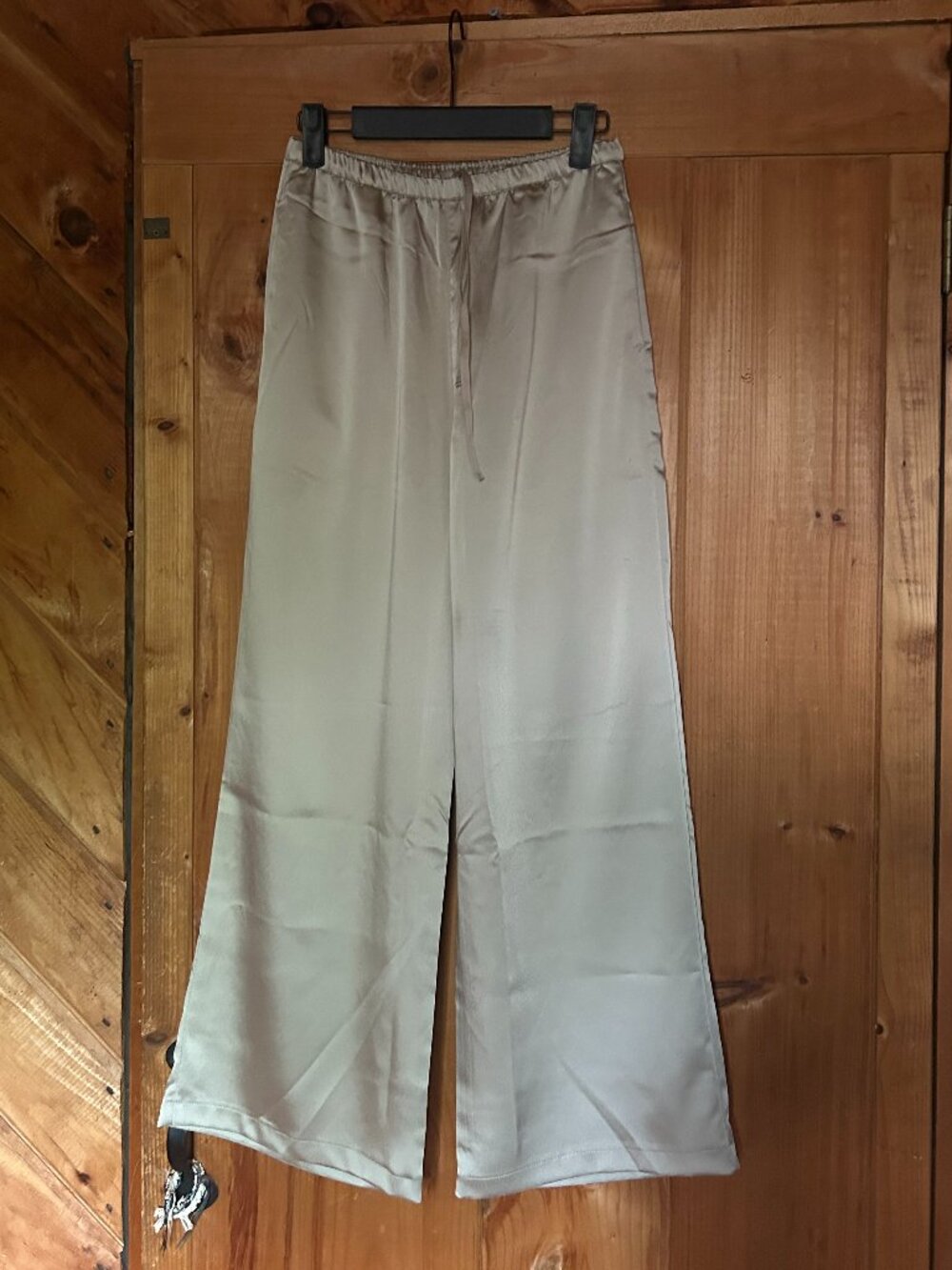 Uniqlo Beige wide-leg satin pants (Size XS)